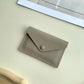 Porte-carte enveloppe en cuir de vachette véritable - élégance minimaliste