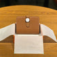Porte-carte en cuir de vachette grainé avec fermoir rotatif - luxe unisexe