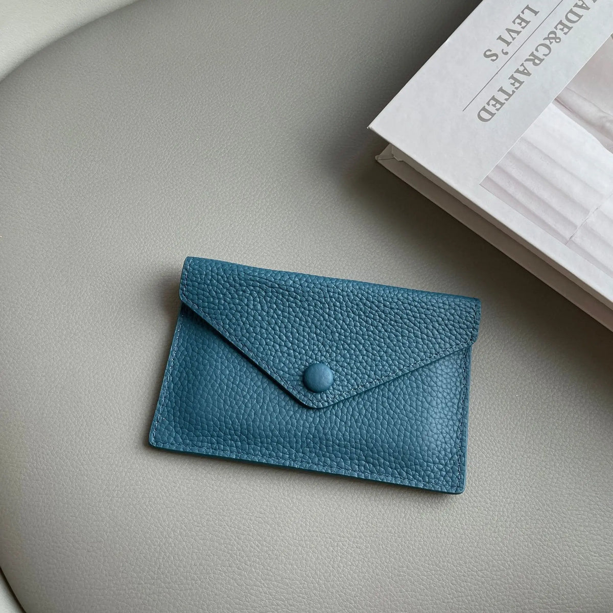 Porte-carte enveloppe en cuir de vachette véritable - élégance minimaliste — photo 12