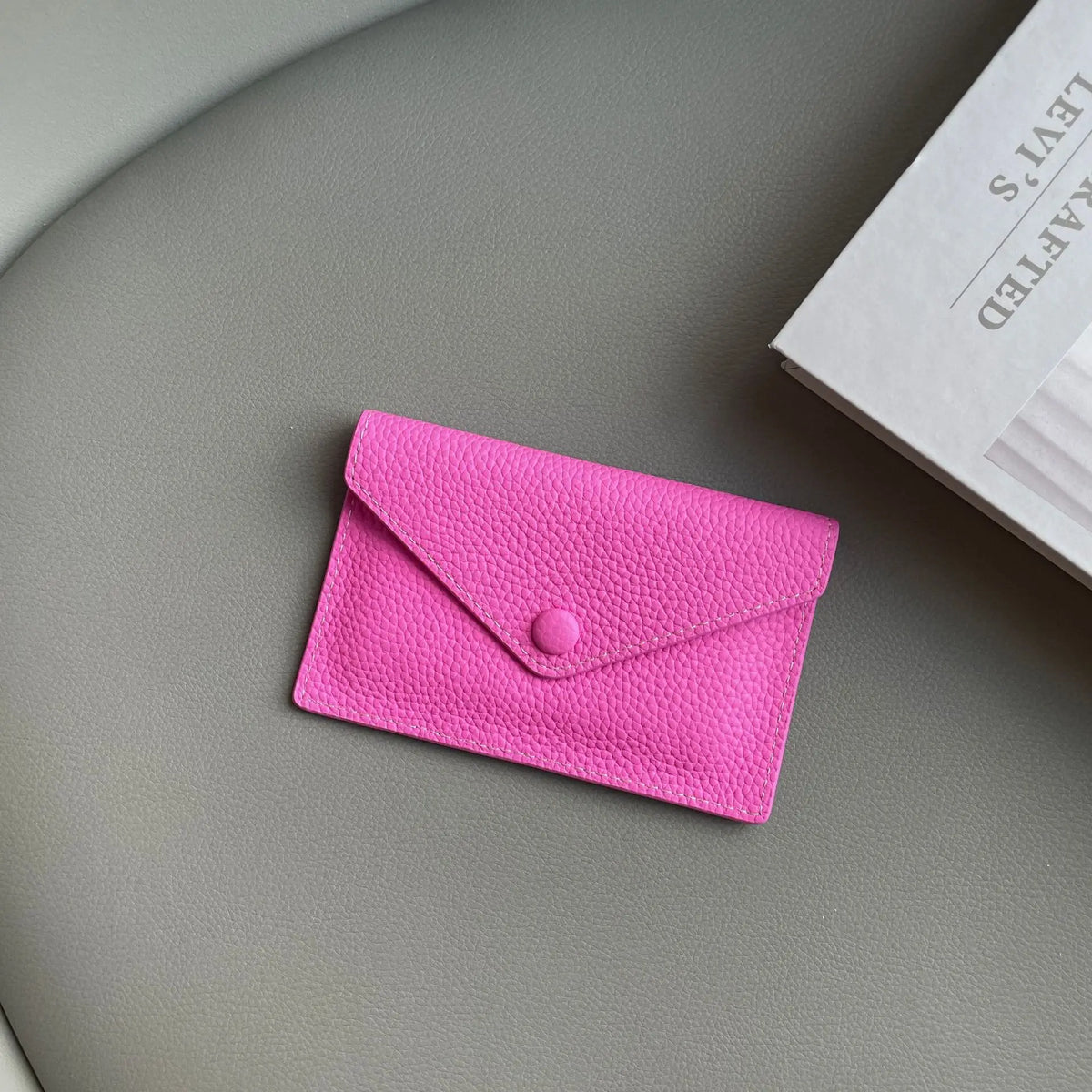 Porte-carte enveloppe en cuir de vachette véritable - élégance minimaliste — photo 17