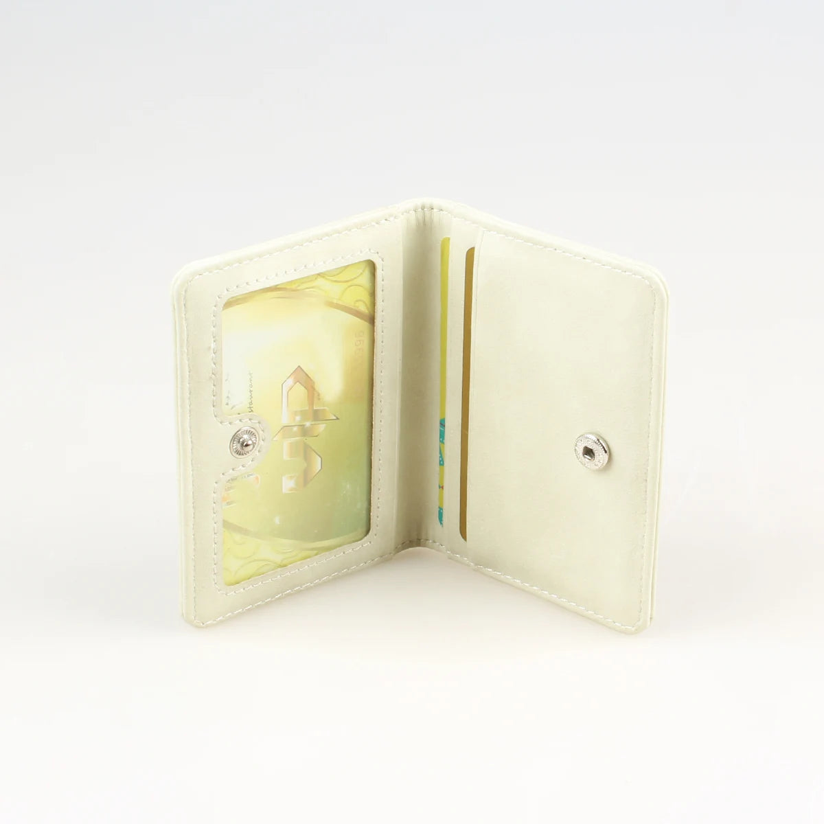 Porte-cartes de designer pour femme avec badge métallique et fermeture hasp — photo 5 Image