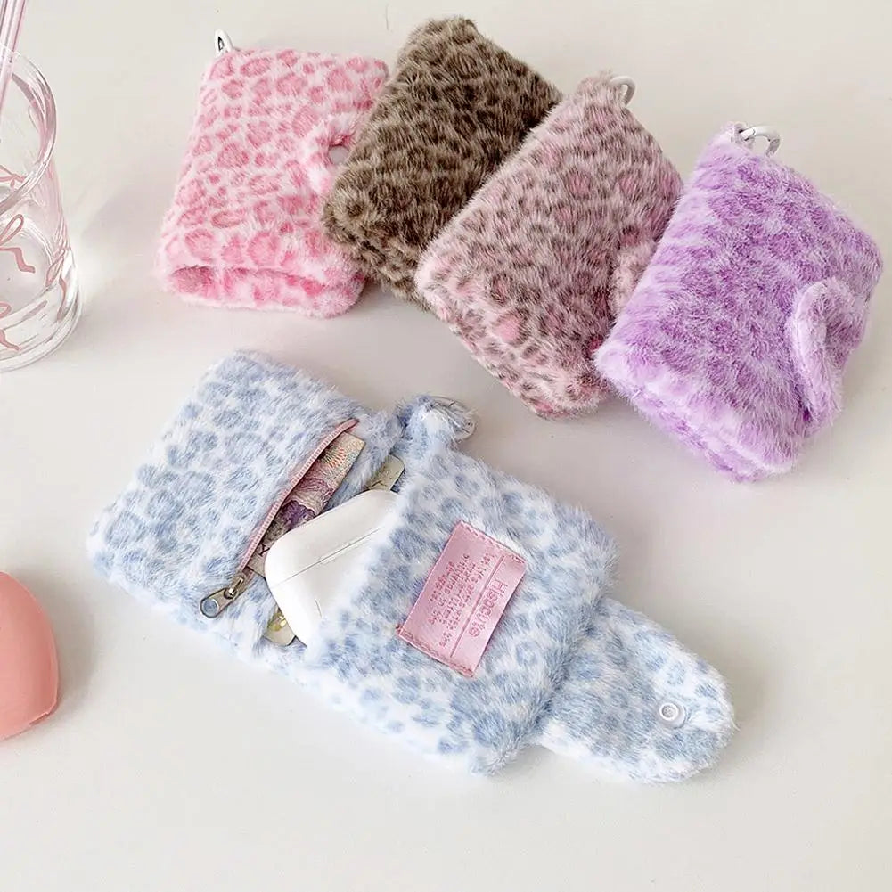 Porte-monnaie léopard en peluche avec fermeture pression et poche zippée — photo 1