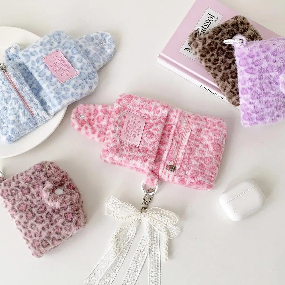 Porte-monnaie léopard en peluche avec fermeture pression et poche zippée — photo 2 Image