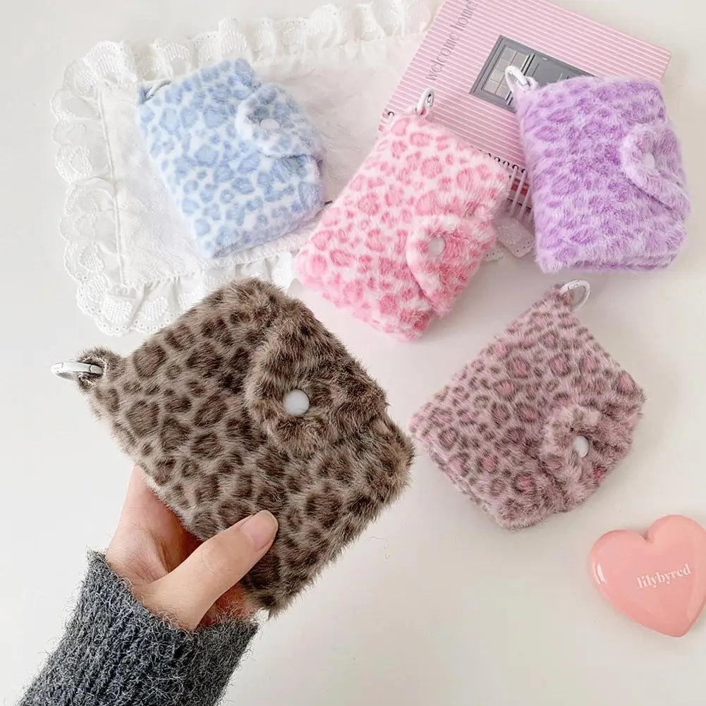 Porte-monnaie léopard en peluche avec fermeture pression et poche zippée — photo 4