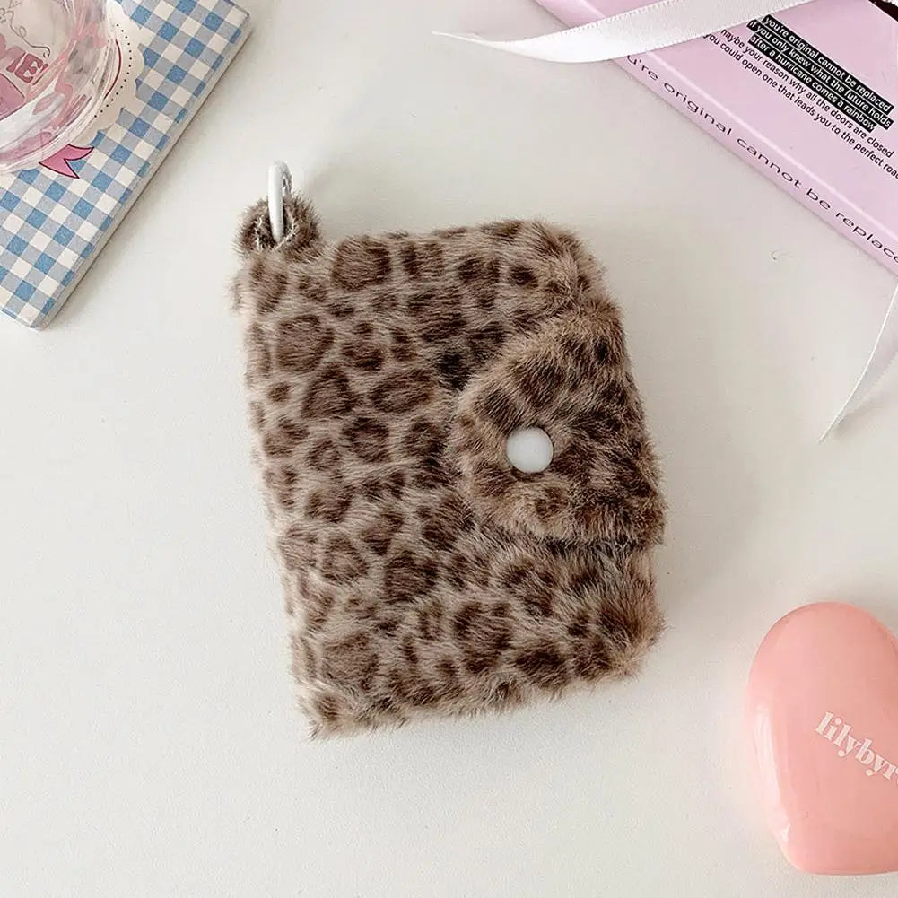 Porte-monnaie léopard en peluche avec fermeture pression et poche zippée — photo 7