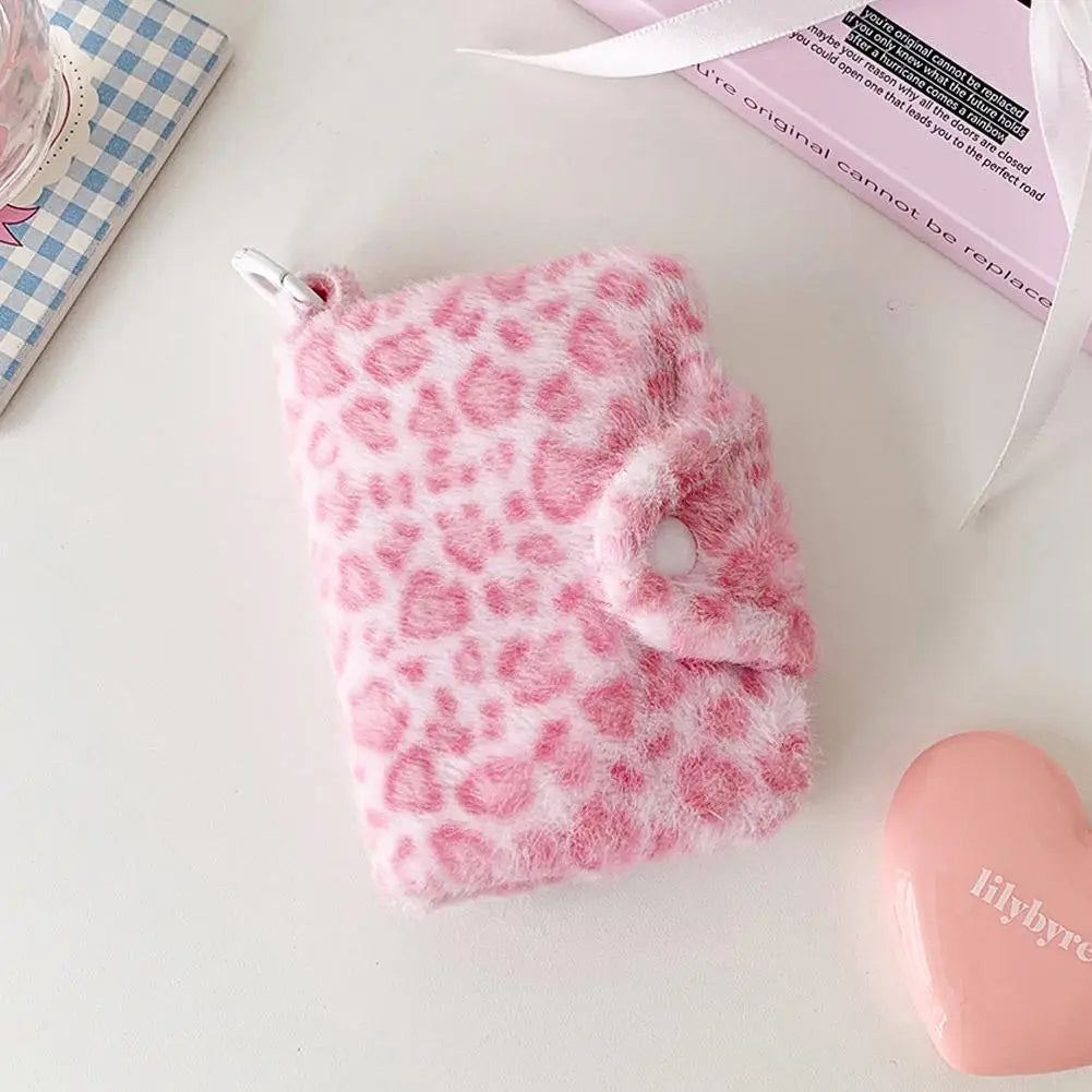 Porte-monnaie léopard en peluche avec fermeture pression et poche zippée — photo 8