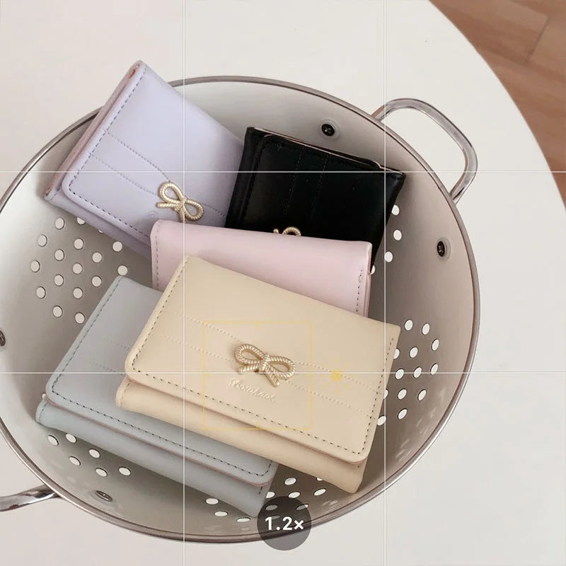 Portefeuille compact à nœud doré et triple volet pour fille — photo 3