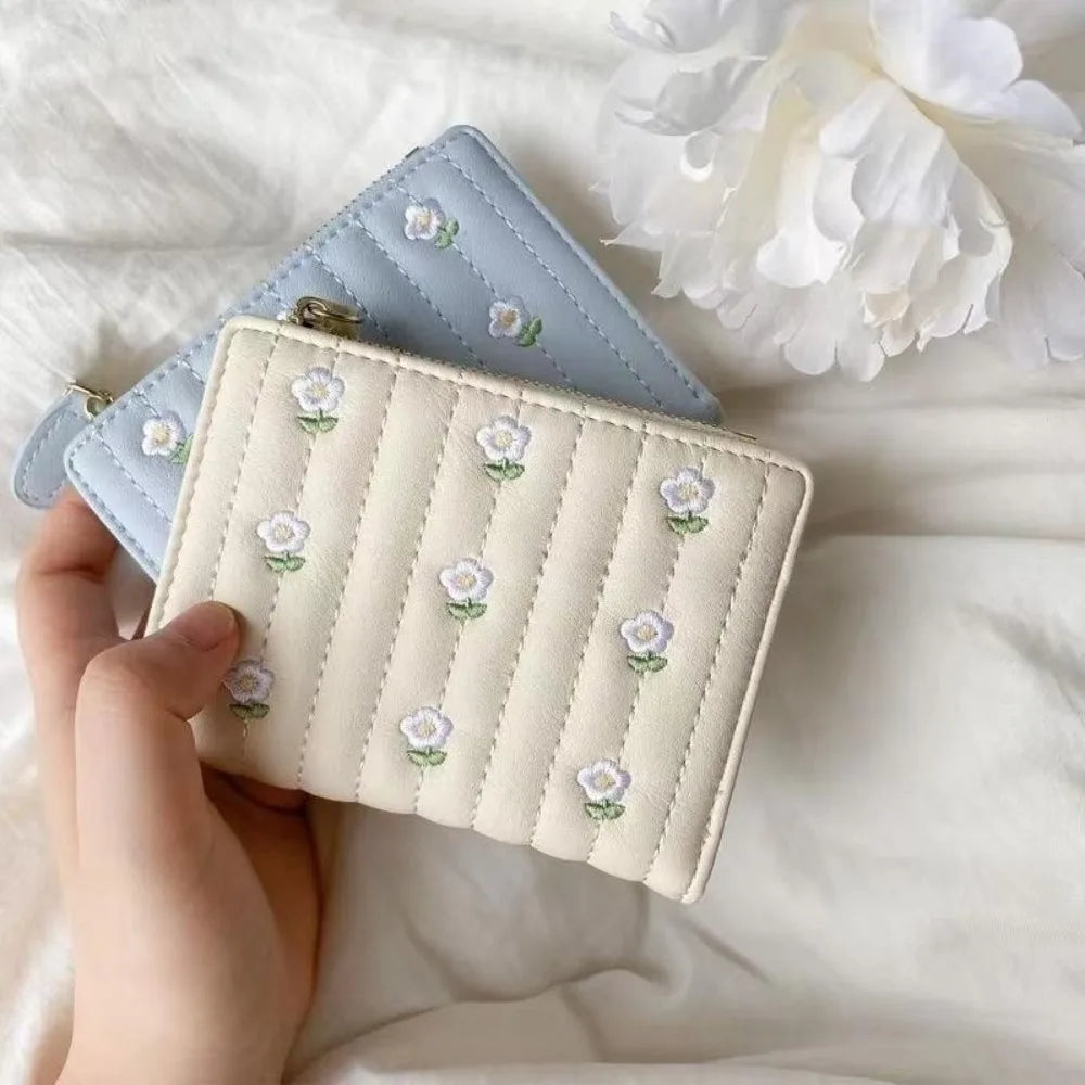 Portefeuille court en cuir PU avec motif fleur et fermeture zippée sécurisée — photo 2