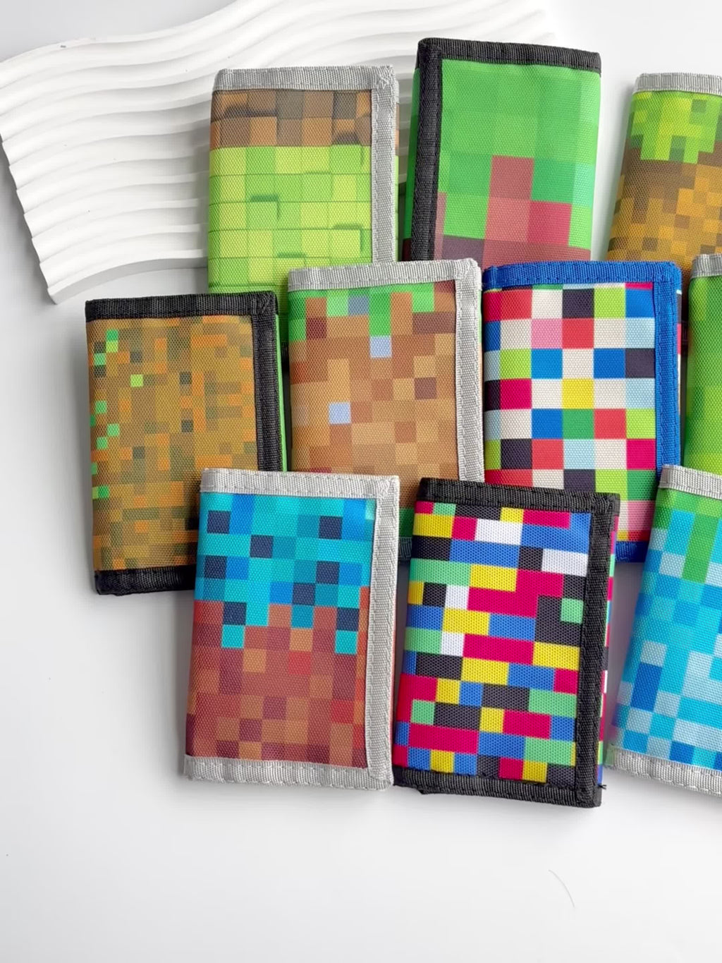 Portefeuille enfant 3 volets pixel avec 4 fentes à cartes