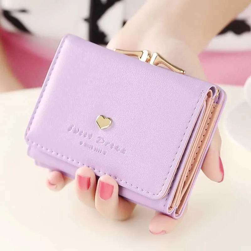 Portefeuille femme compact avec fermoir rétro et petit cœur doré — photo 4 Image