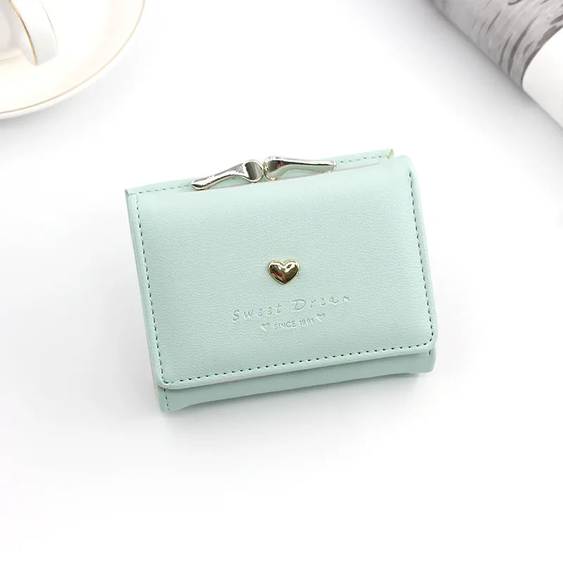 Portefeuille femme compact avec fermoir rétro et petit cœur doré — photo 8 Image