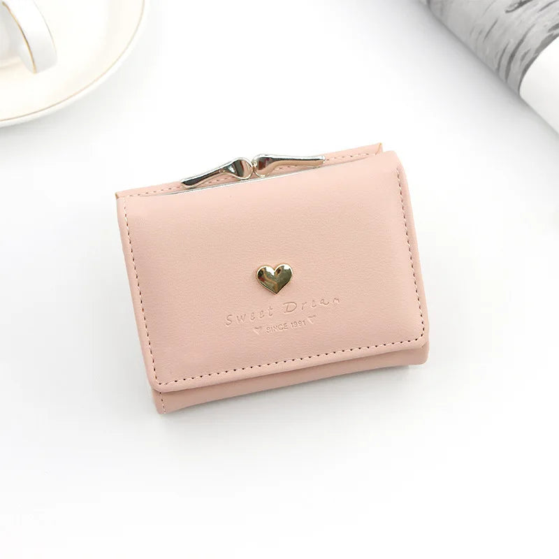 Portefeuille femme compact avec fermoir rétro et petit cœur doré — photo 9