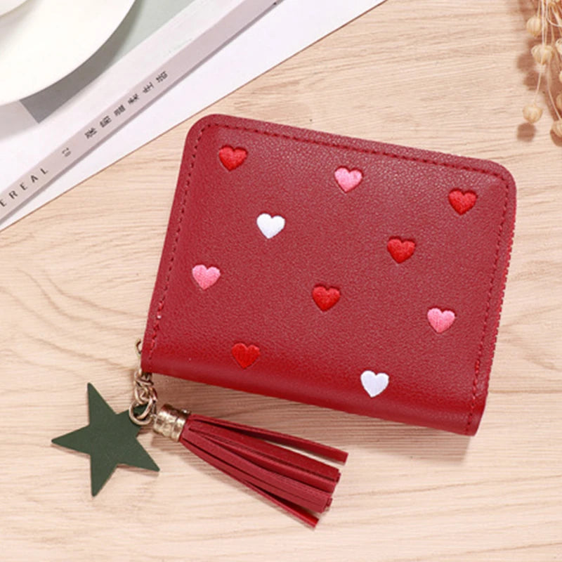 Portefeuille femme compact en cuir PU avec zip, pompon et motif cœurs élégant — photo 2