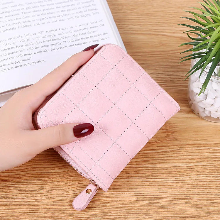 Portefeuille femme compact en cuir PU matelassé avec zip et fermoir sécurisé — photo 10