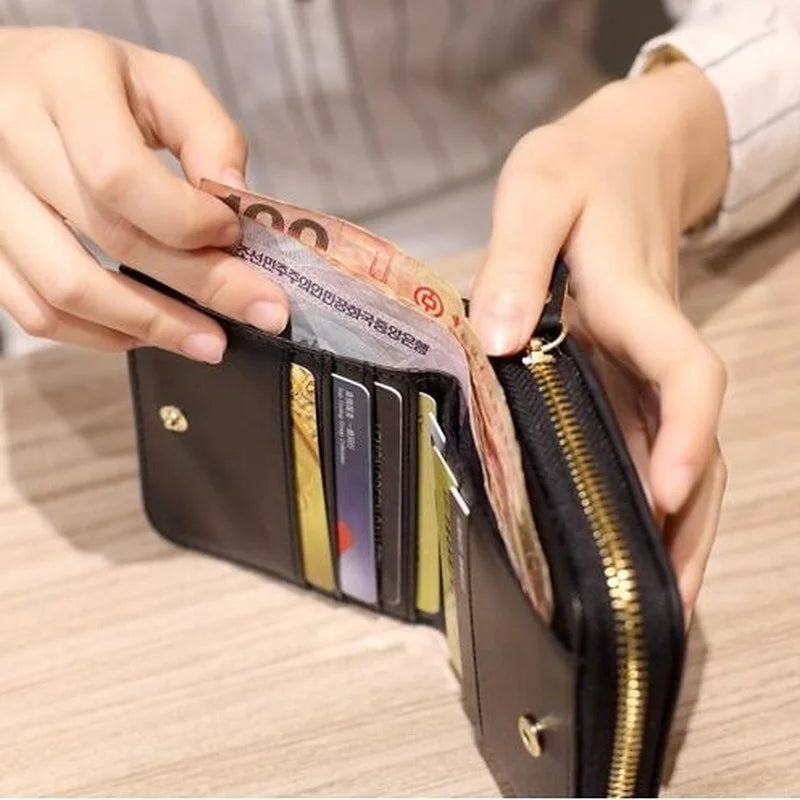 Portefeuille femme compact en cuir PU matelassé avec zip et fermoir sécurisé — photo 2 Image