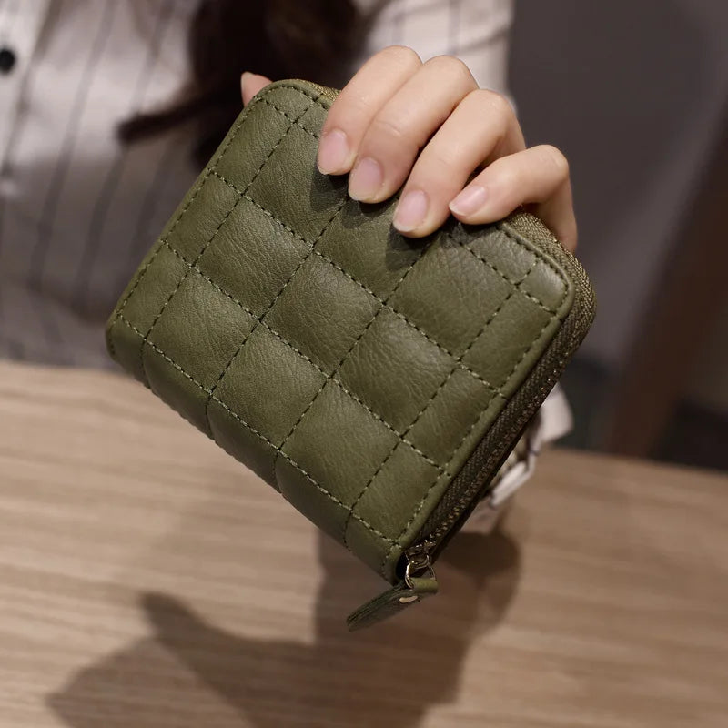 Portefeuille femme compact en cuir PU matelassé avec zip et fermoir sécurisé — photo 8