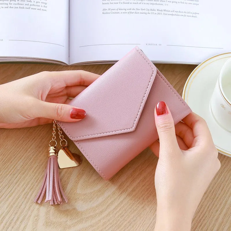 Portefeuille femme compact en cuir PU avec rabat et pompon élégant — photo 1