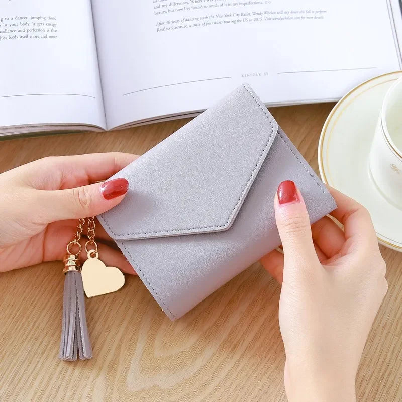 Portefeuille femme compact en cuir PU avec rabat et pompon élégant — photo 8