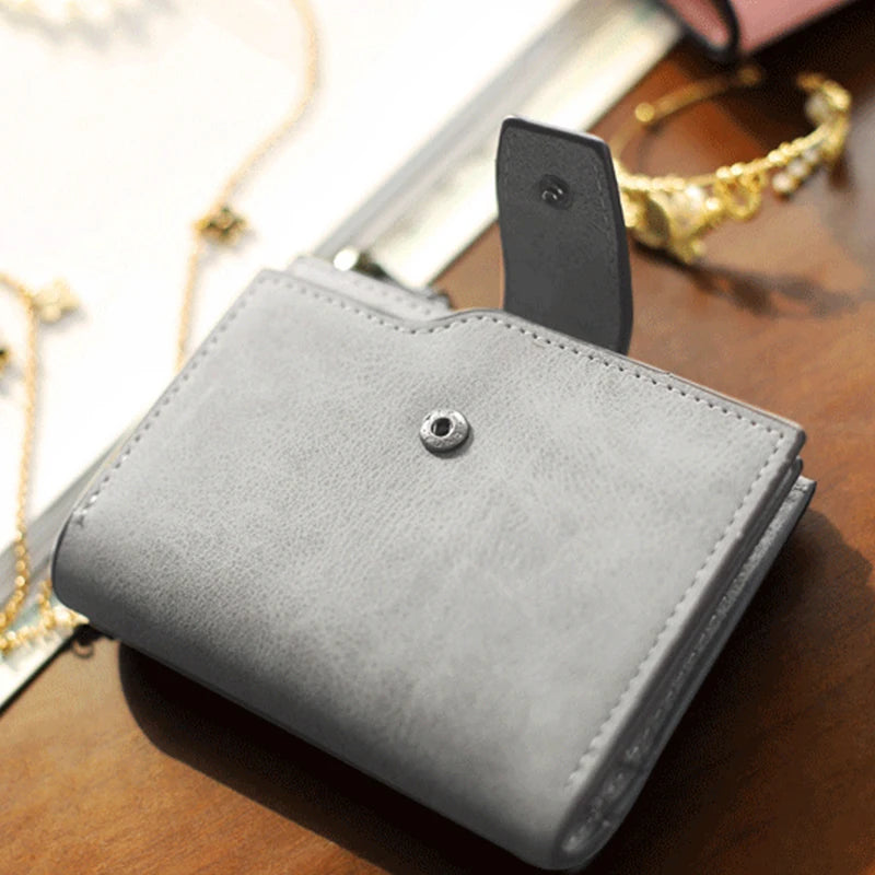 Portefeuille femme compact en cuir PU avec rabat et fermeture pression élégant — photo 4