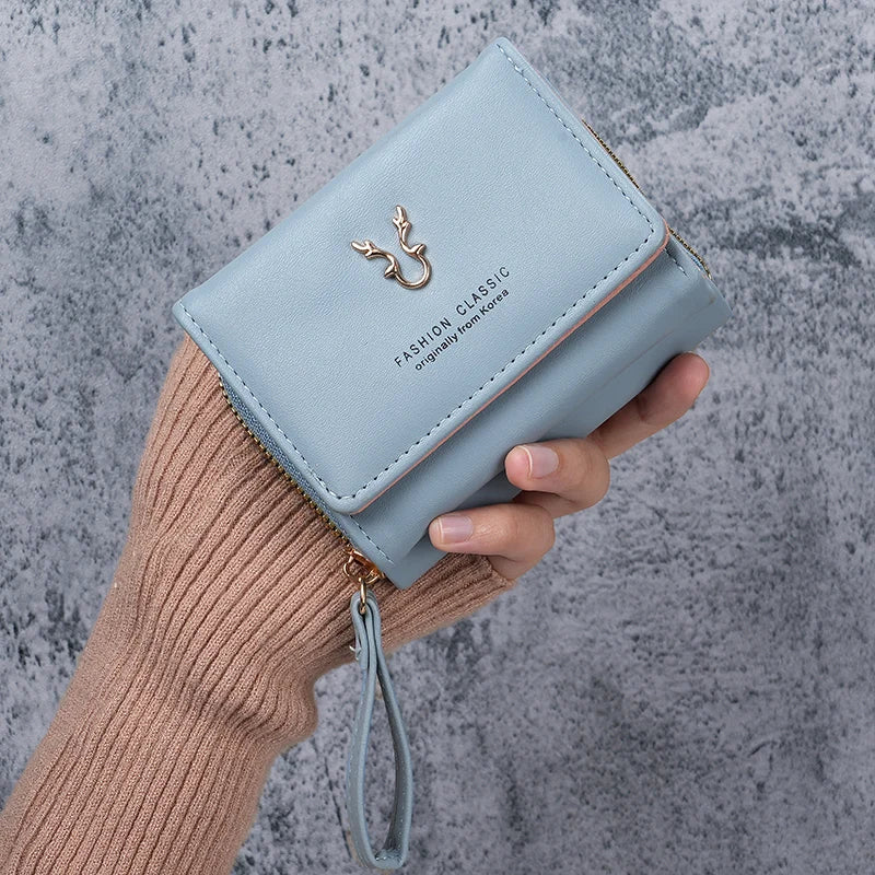 Portefeuille femme compact en cuir PU avec zip, rabat et dragonne multifonction — photo 5 Image