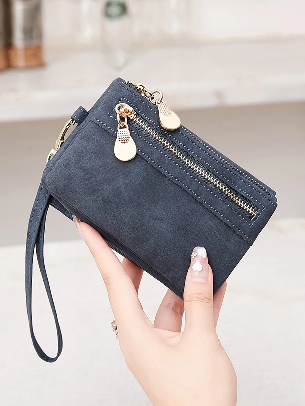 Portefeuille femme compact en cuir PU avec zip, dragonne et compartiments multiples — photo 1