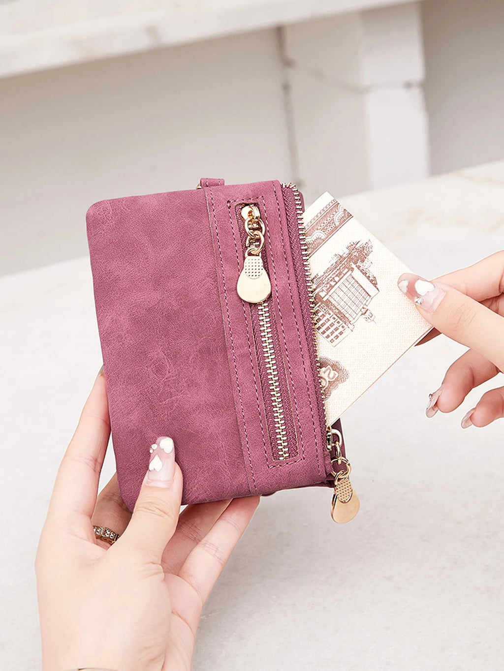 Portefeuille femme compact en cuir PU avec zip, dragonne et compartiments multiples — photo 3
