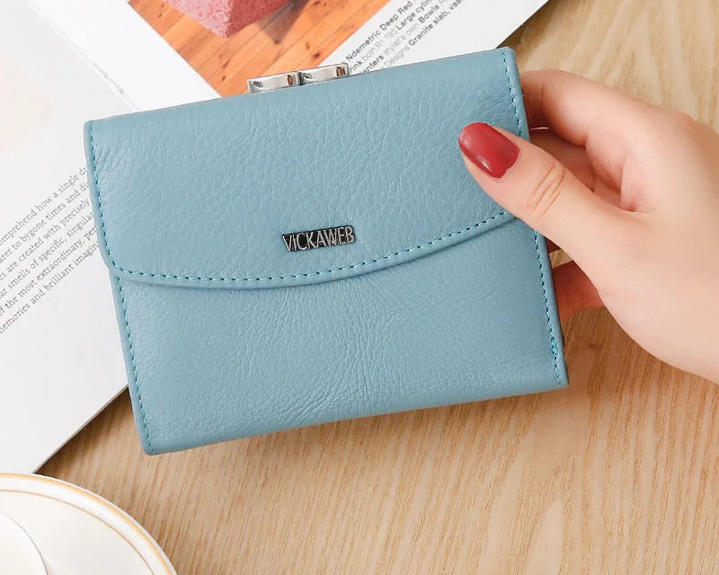 Portefeuille femme compact en cuir véritable à rabat avec porte-cartes intégré — photo 7 Image