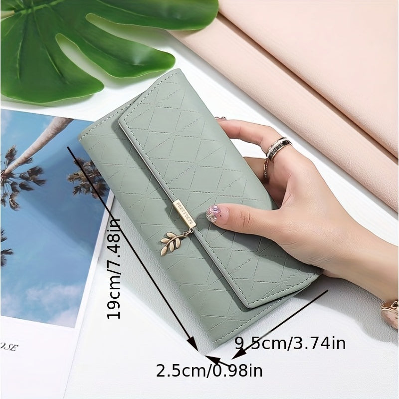 Portefeuille femme long beige, surpiqûre losange et rabat