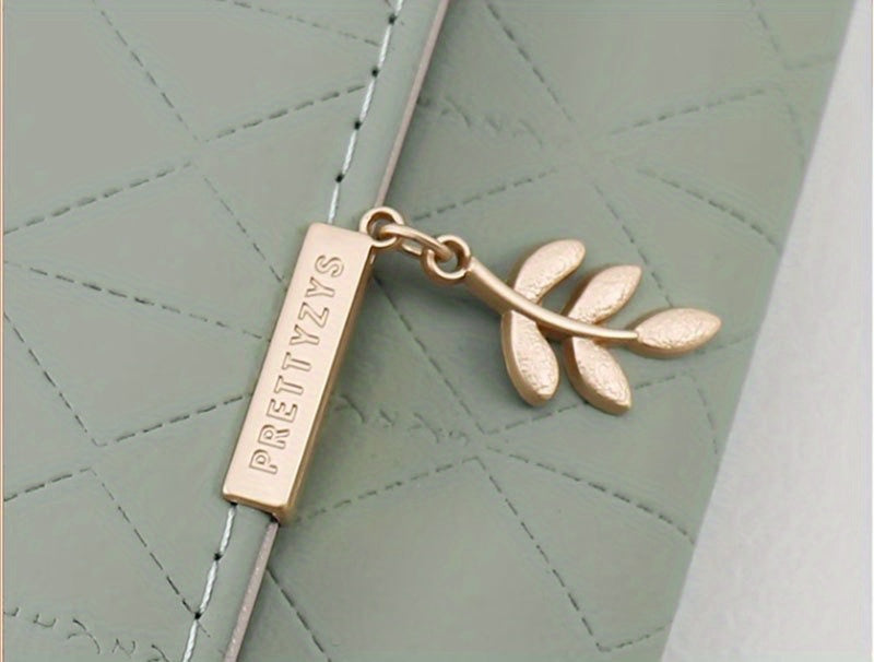 Portefeuille femme long beige, surpiqûre losange et rabat
