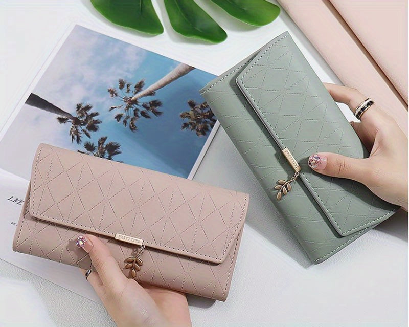 Portefeuille femme long beige, surpiqûre losange et rabat
