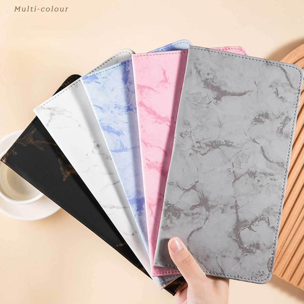 Portefeuille femme long imprimé marbre, chèques et passeport