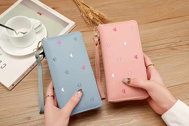 Portefeuille femme long zippé à cœurs brodés et dragonne