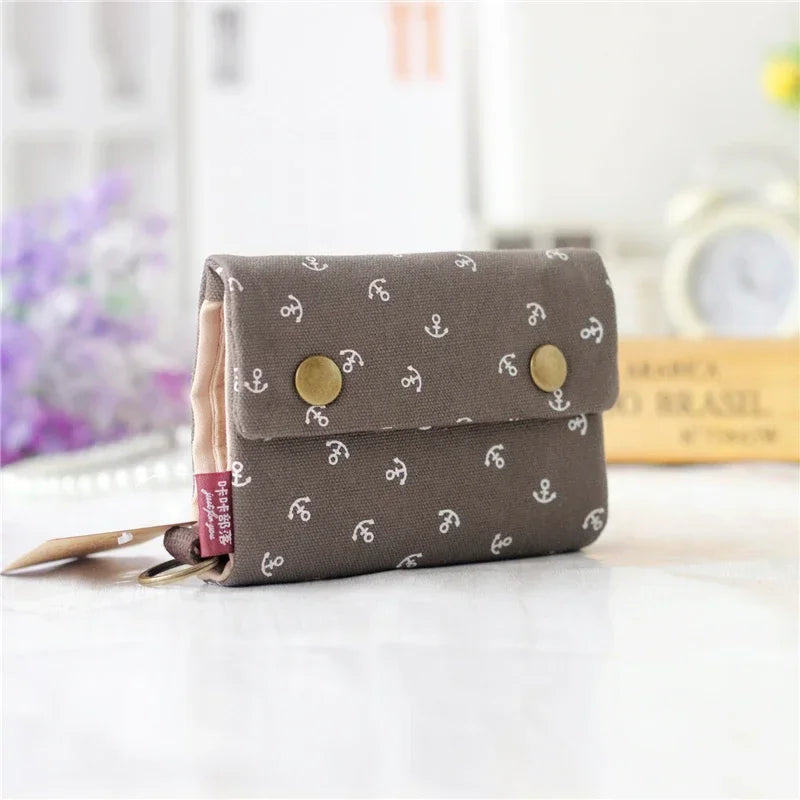 Portefeuille femme compact en tissu coton avec rabat et compartiments multiples — photo 1