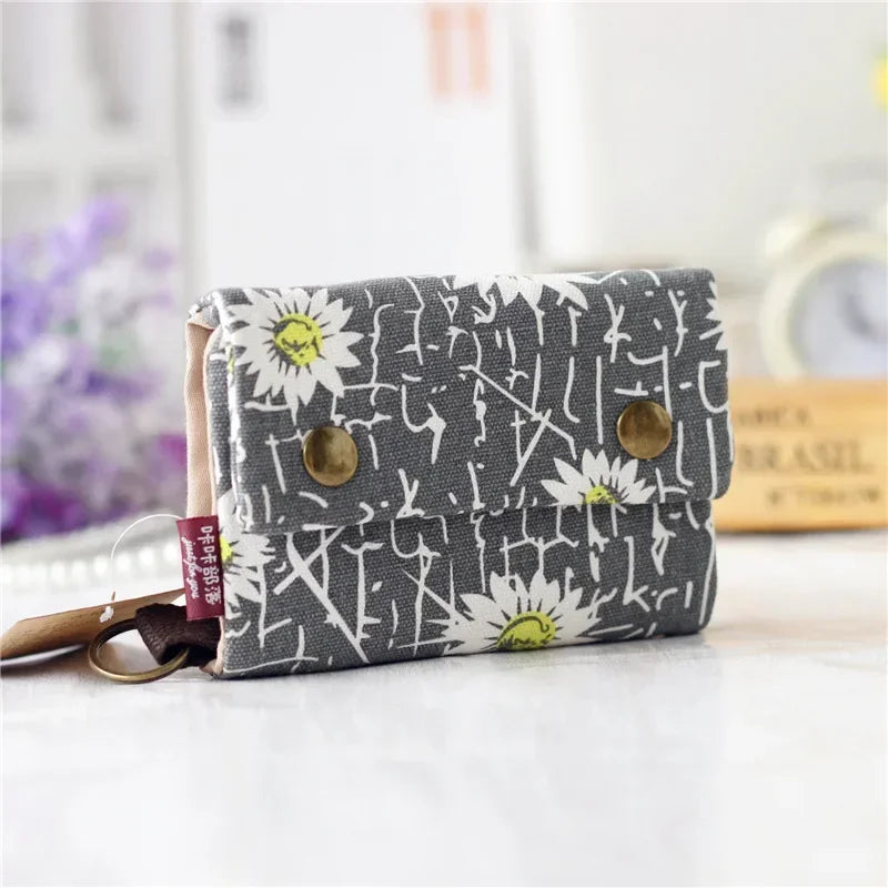 Portefeuille femme compact en tissu coton avec rabat et compartiments multiples — photo 6 Image