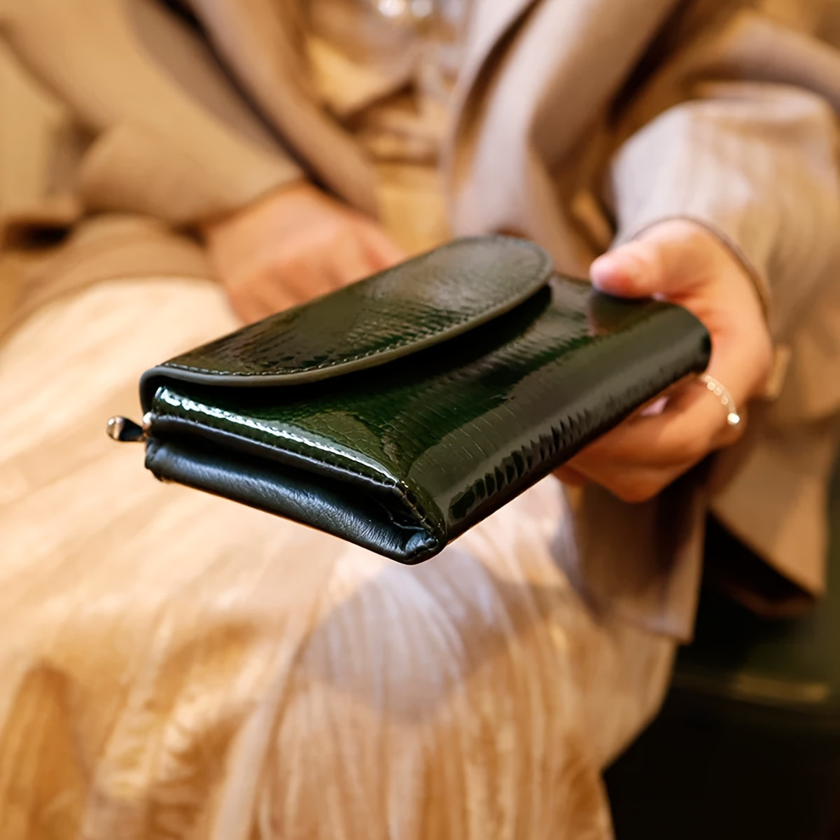 Portefeuille femme compact cuir de vachette, rabat arrondi