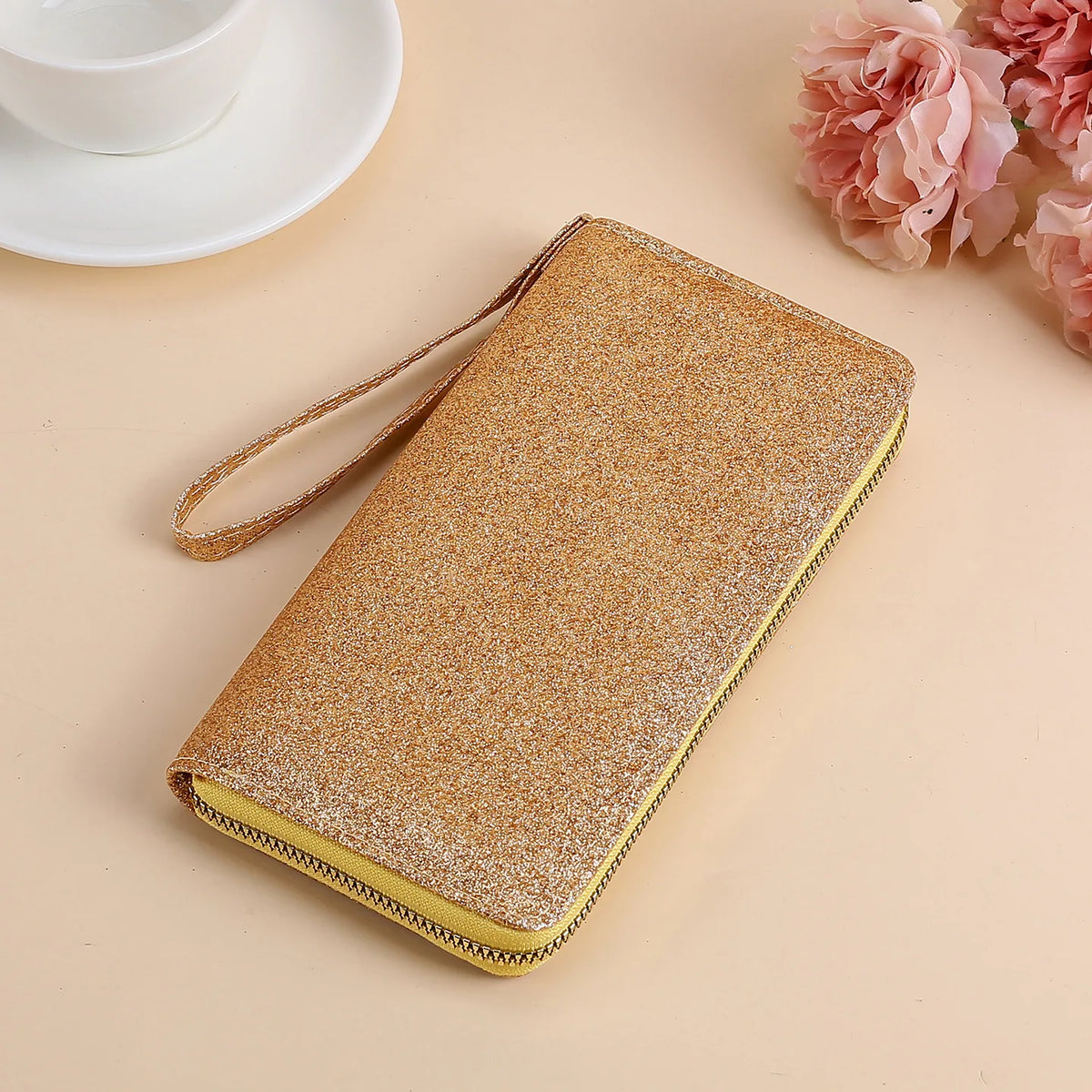 Portefeuille long brillant en simili cuir pailleté avec dragonne pour femme — photo 6