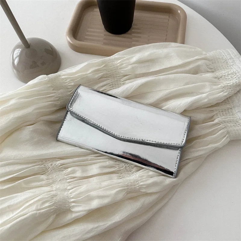 Portefeuille long pour femme en cuir verni brillant style pochette — photo 4