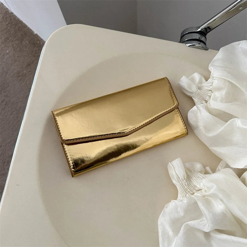 Portefeuille long pour femme en cuir verni brillant style pochette — photo 6 Image